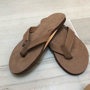 Men’s 9.5-10.5 rainbow sandals dark tan